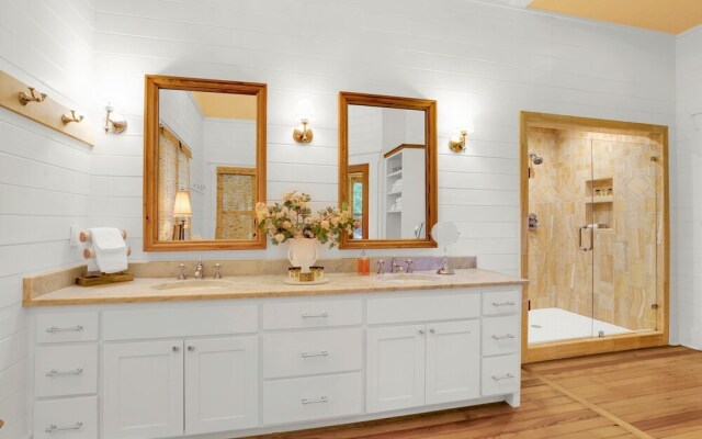 New Braunfels' #1 Getaway