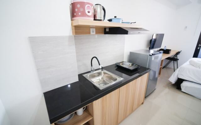 Comfy And New Studio At Citraland Vittorio Apartment