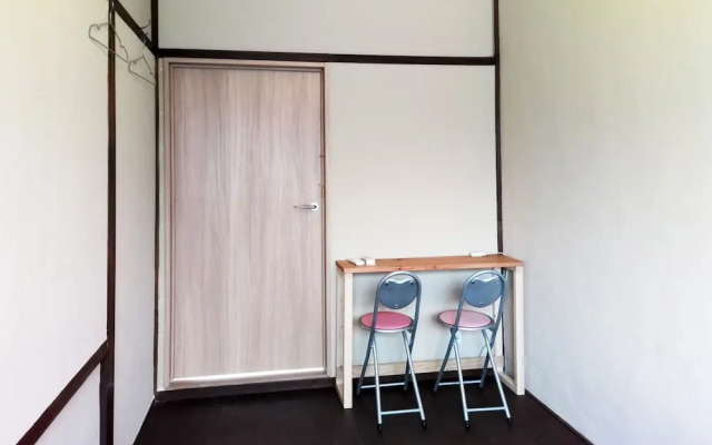 Guesthouse Bench