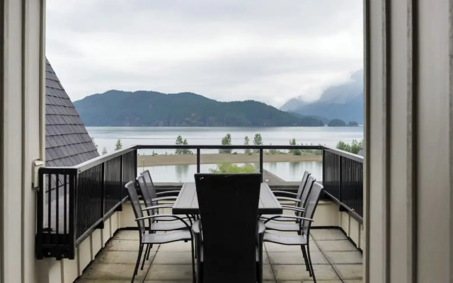 Elevated Escapes 2BR Suite Overlooking Lake