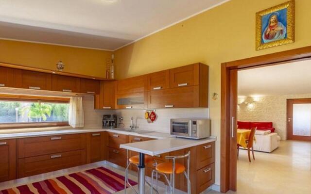 villa with private pool and air conditioning