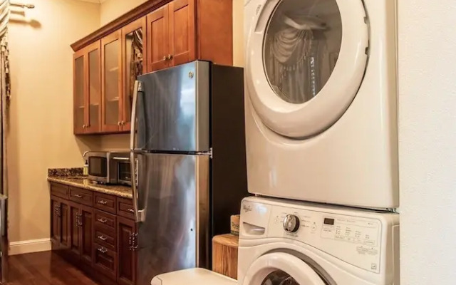Elegant 1-bedroom Suite in Cupertino