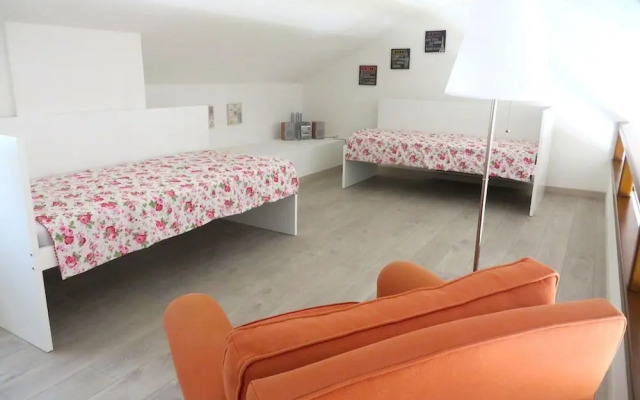 Selva 1 Lake View Apartment in Ghiffa With Pool