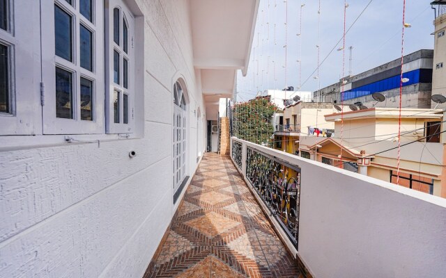 Fabhotel Ivory Pearl