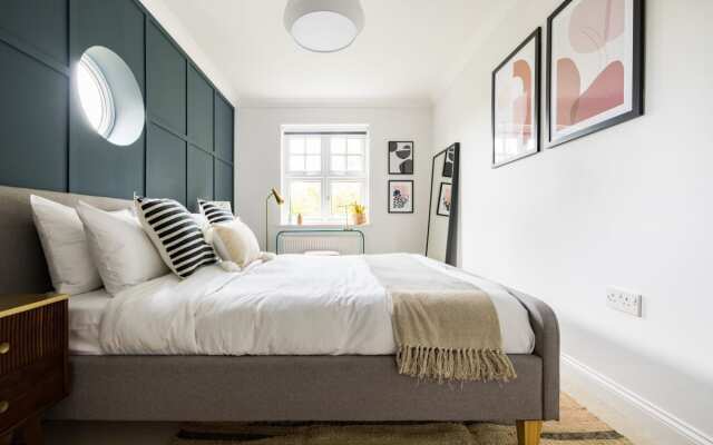The Brockwell Park Escape - Bright 2BDR Flat with Parking