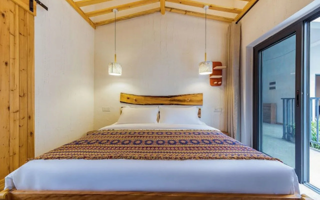 Floral Hotel Chongzhou Lilv