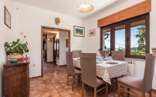 Amazing Apartment in Icici With Wifi and 2 Bedrooms