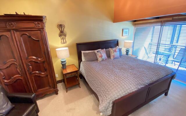 #407 Vail International