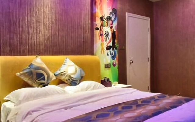 Romantic Coast Theme Hotel
