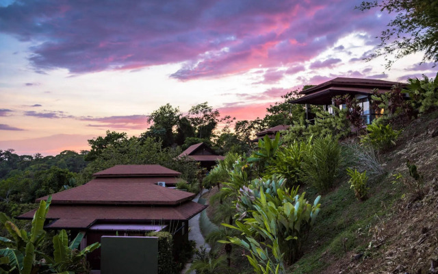 Tiki Villas Rainforest Lodge & Spa
