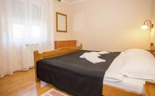 Nicely furnished apartment with covered terrace, located in front of the pool - Apartment in Porec - Photo 2