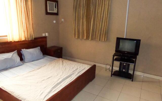 Dansaky Hotel and Suites