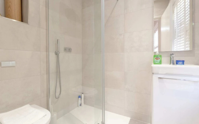 2 Bedroom Apartment in Central London