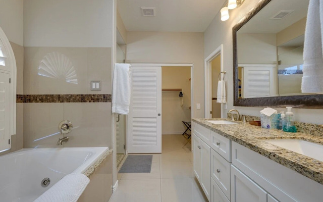 Lakefront Glendale Home W/ Private Pool & Dock