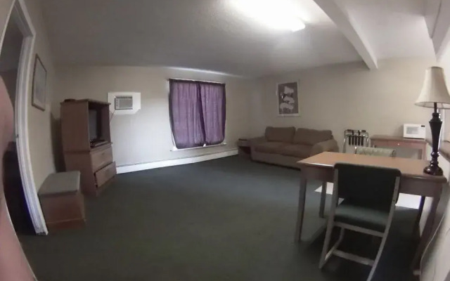 Outpost Motel & Kitchenette Suites