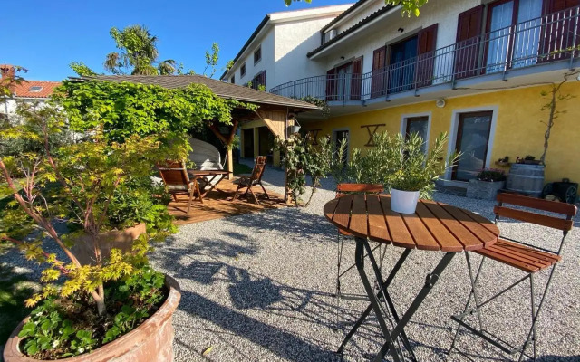 Med oljkami Apartment