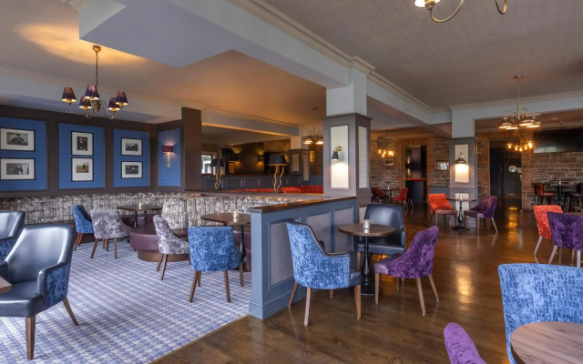Falls Hotel & Spa