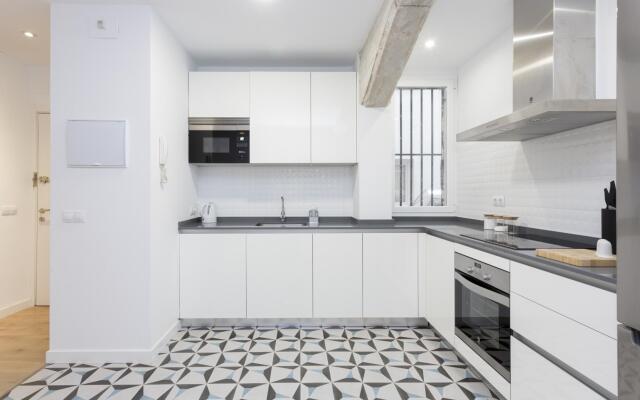 Modern & Chic 2BR/2BA apartment in trendy Chueca