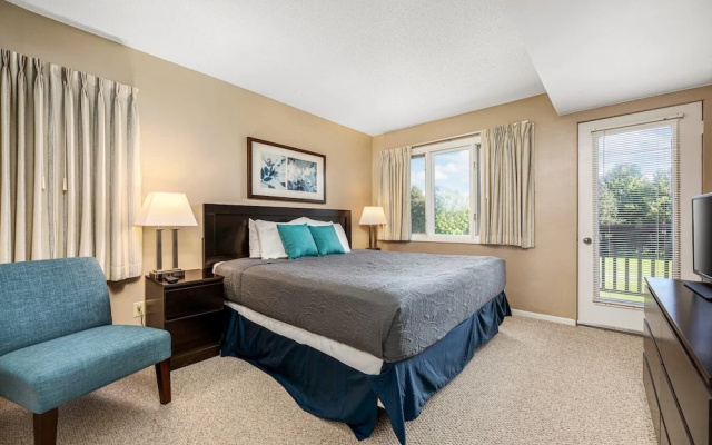 2BDR Loft Suite Golf Course Condo 5549