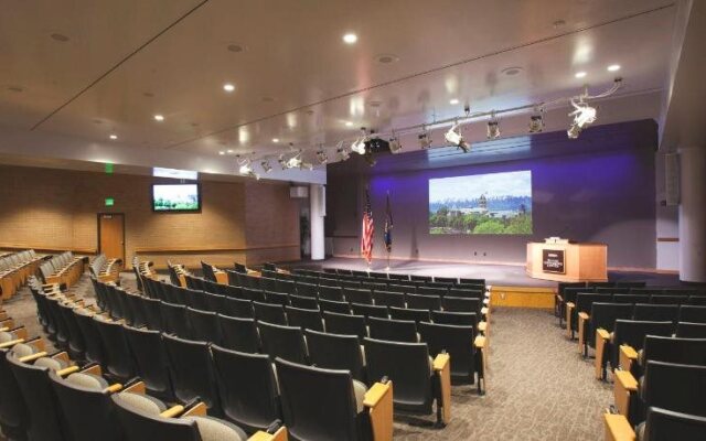 University Inn And Conference Center