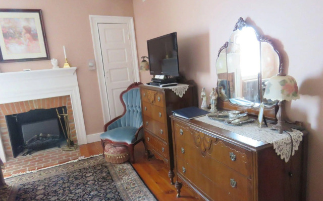 The Swope Manor Bed & Breakfast