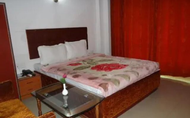 Hotel Monarch Aachal