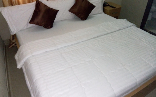 De Lawrence Court & Suites