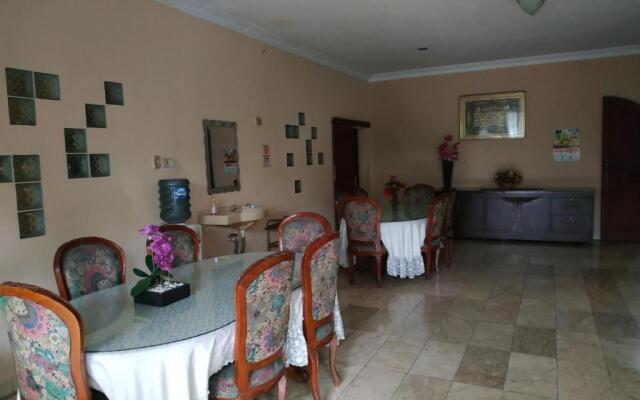 SPOT ON 3858 Elsana Transit Hotel