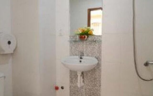 RedDoorz Plus @ Pham Ngu Lao 2