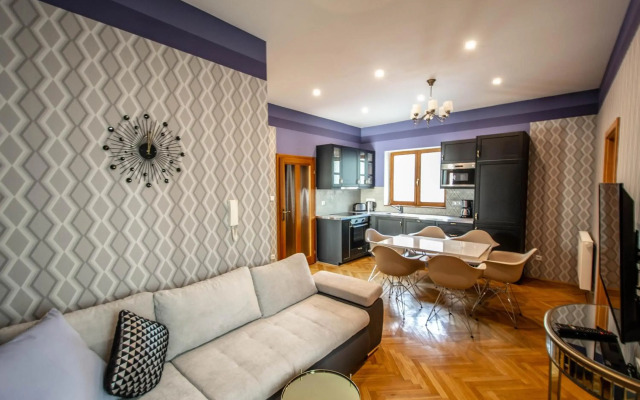 National Museum 3BDR Golden Stork Spot