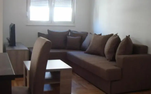Apartments Tipon