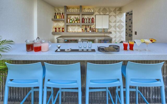 City Express Suites Cancún Aeropuerto Riviera