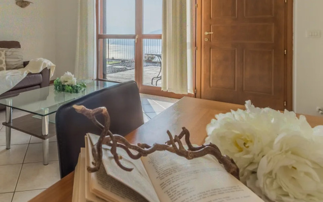 Golden View Apartment