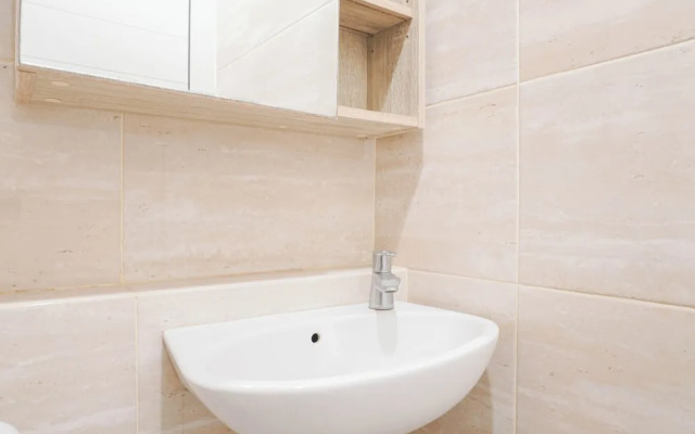 Cozy Studio Apartment with Super Single Bed at Springwood Residence