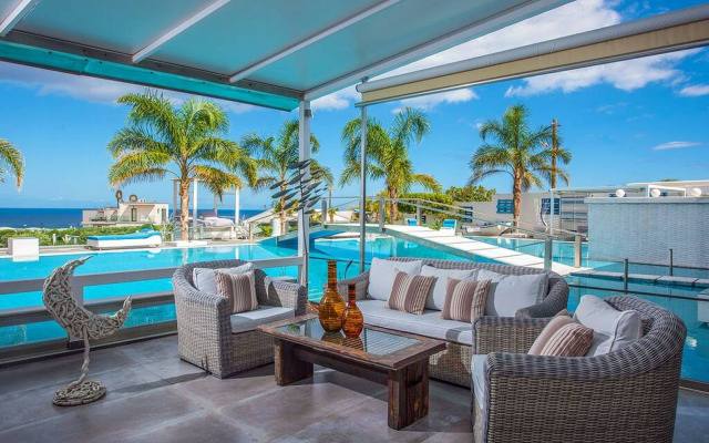 Amazing 4 bedroom villa very close to the beach