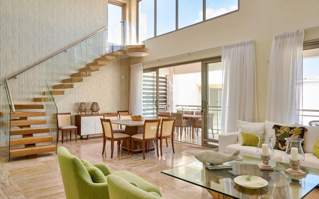 Luxury Beach Penthouse w Private Deck Ocean Views C-401
