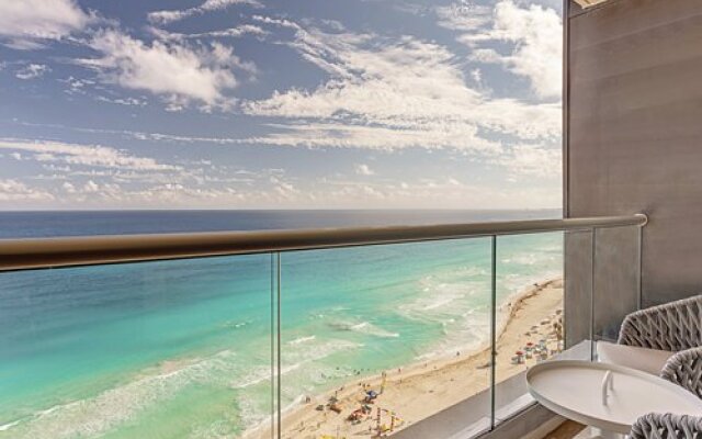 TravelSmart at Royalton Suites Cancun Resort & Spa Exclusive for WVO Members, Cancun, Mexico