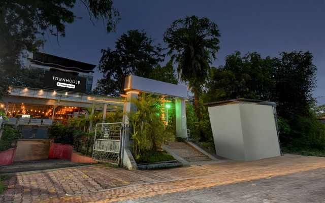 Townhouse Balewadi Stadium Pune Formerly Hotel Sarovar