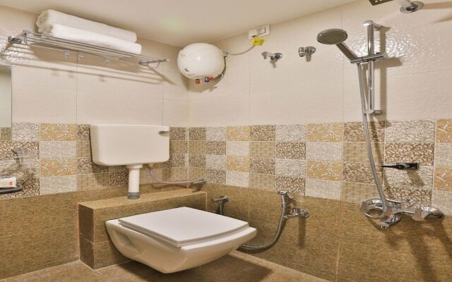 OYO 13032 Shiv Sagar Palace