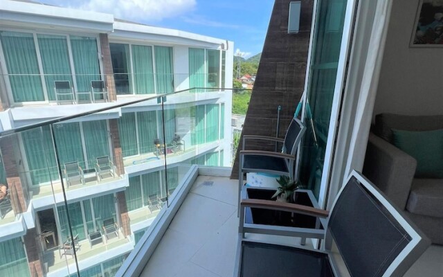 Maroon Studio at the Beachfront