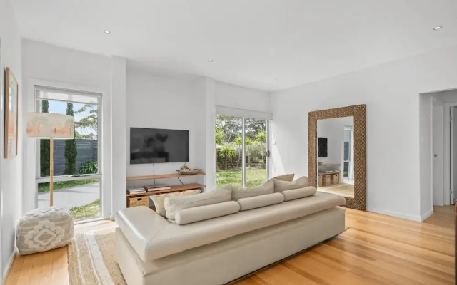 Luxurious 5-bed Home by Avoca Beach