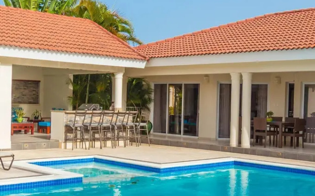 Privacy and Comfort Luxury 6 Bedroom Villa