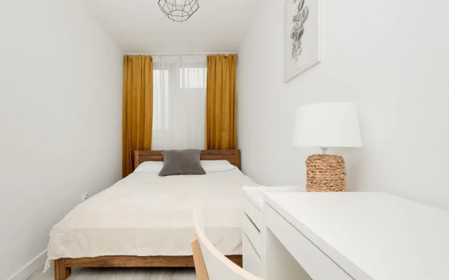 Warsaw Saski Garden Apartment by Renters