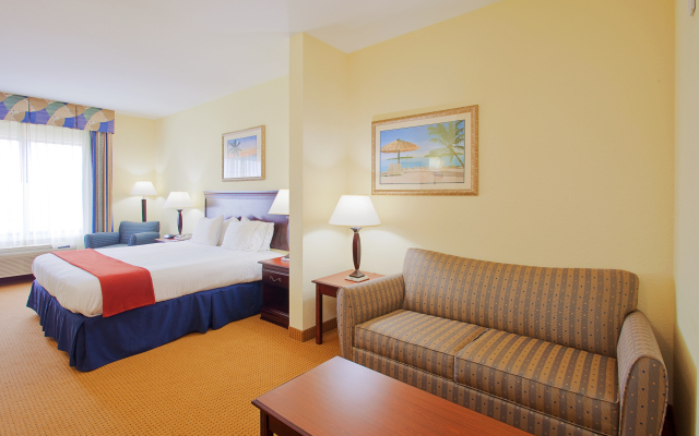 Holiday Inn Express Hotel & Suites Panama City-Tyndall, an IHG Hotel