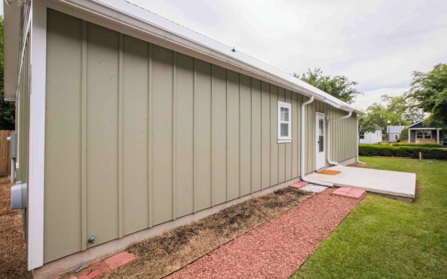 Chic Thomasville Home: Walk to Downtown!