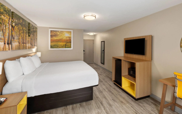 Days Inn by Wyndham Lincoln