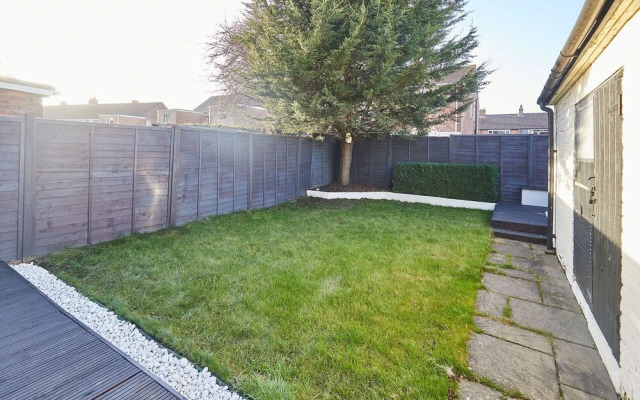 Host Stay Newsam Crescent