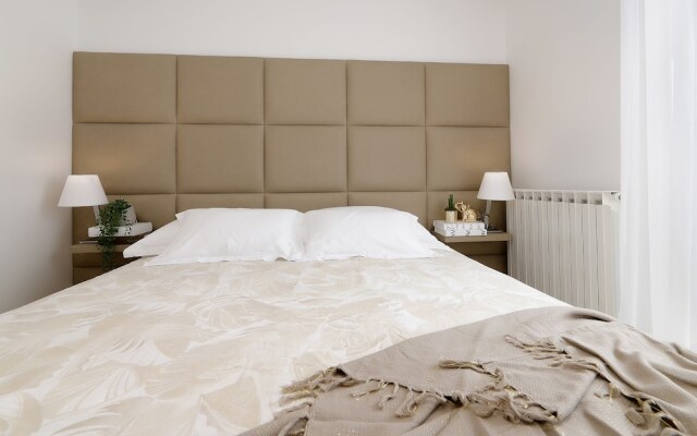 Apartment Garden with Swimming Pool