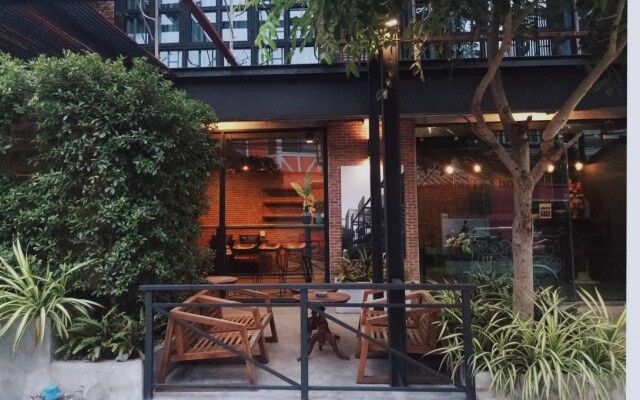 Yotaka The Hostel