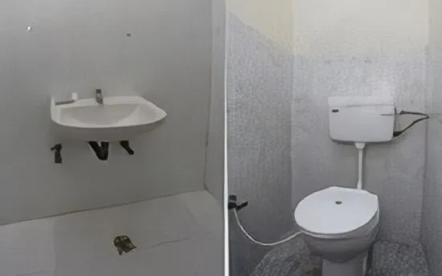 Shiva Guest House by OYO Rooms